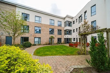 Cairdean House